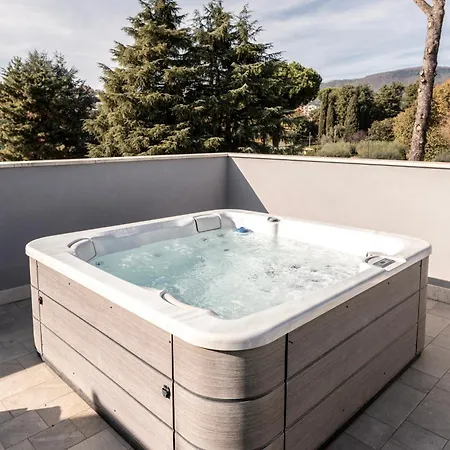 Luxury - Jacuzzi Near Rome